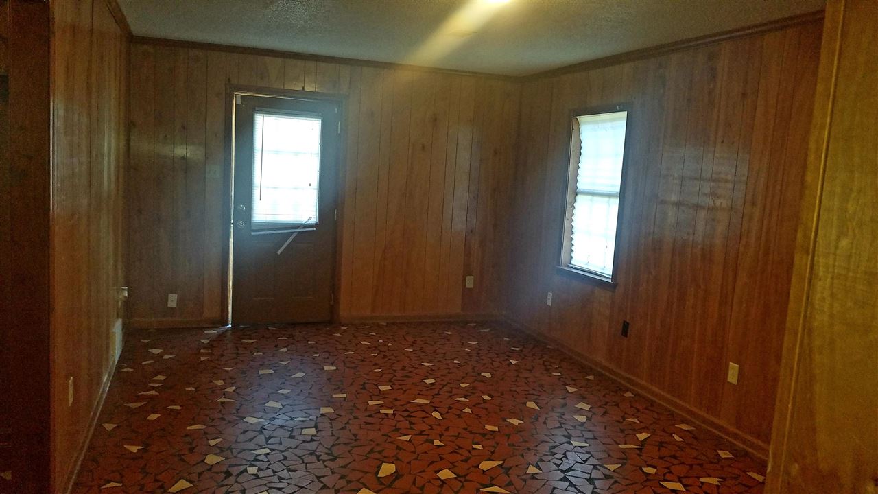 365 King Road Memphis, TN 38109 - Photo 8 of 9 a view of entryway with window