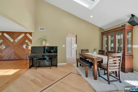 $899,000 | 28 Pitcairn Avenue, Ho-Ho-Kus, NJ 07423