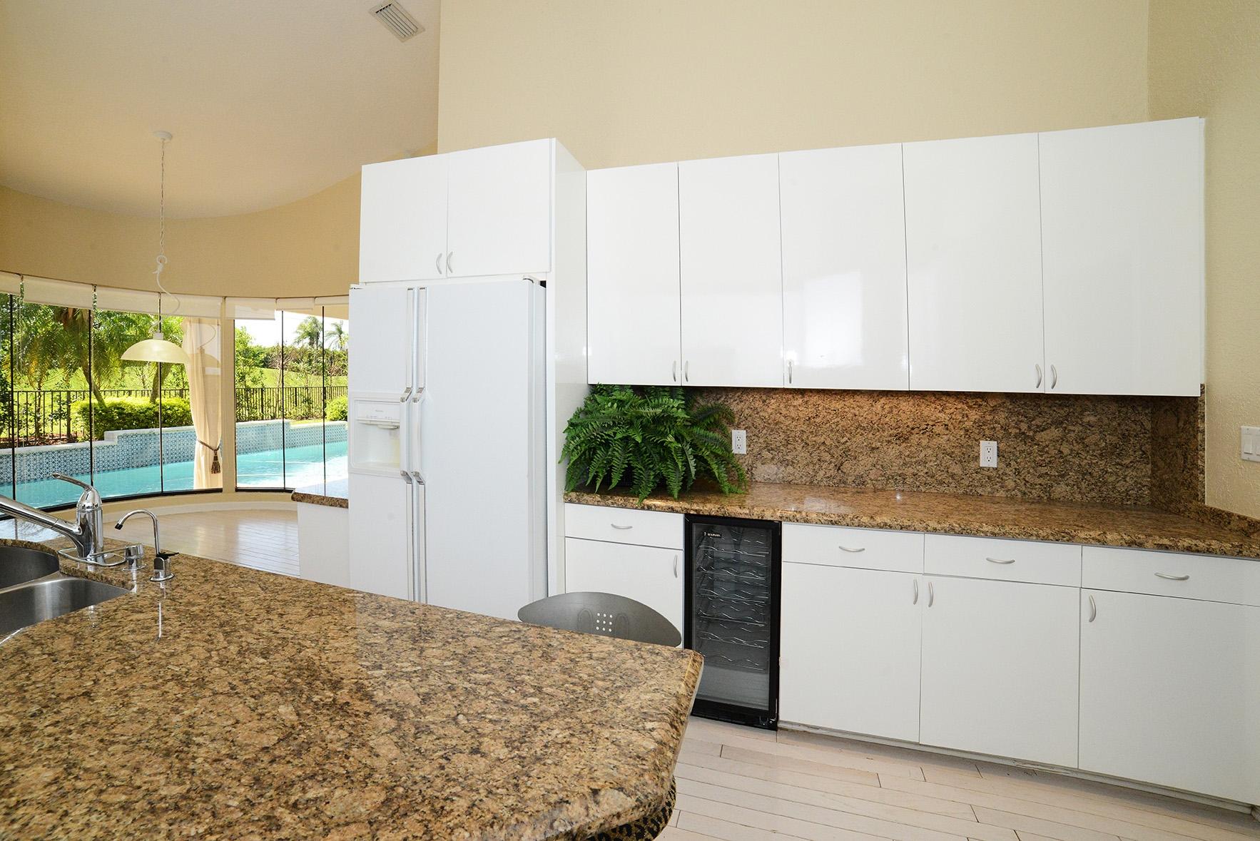 7956 Mandarin Drive Boca Raton, FL 33433 - Photo 6 of 14 Kitchen with Granite