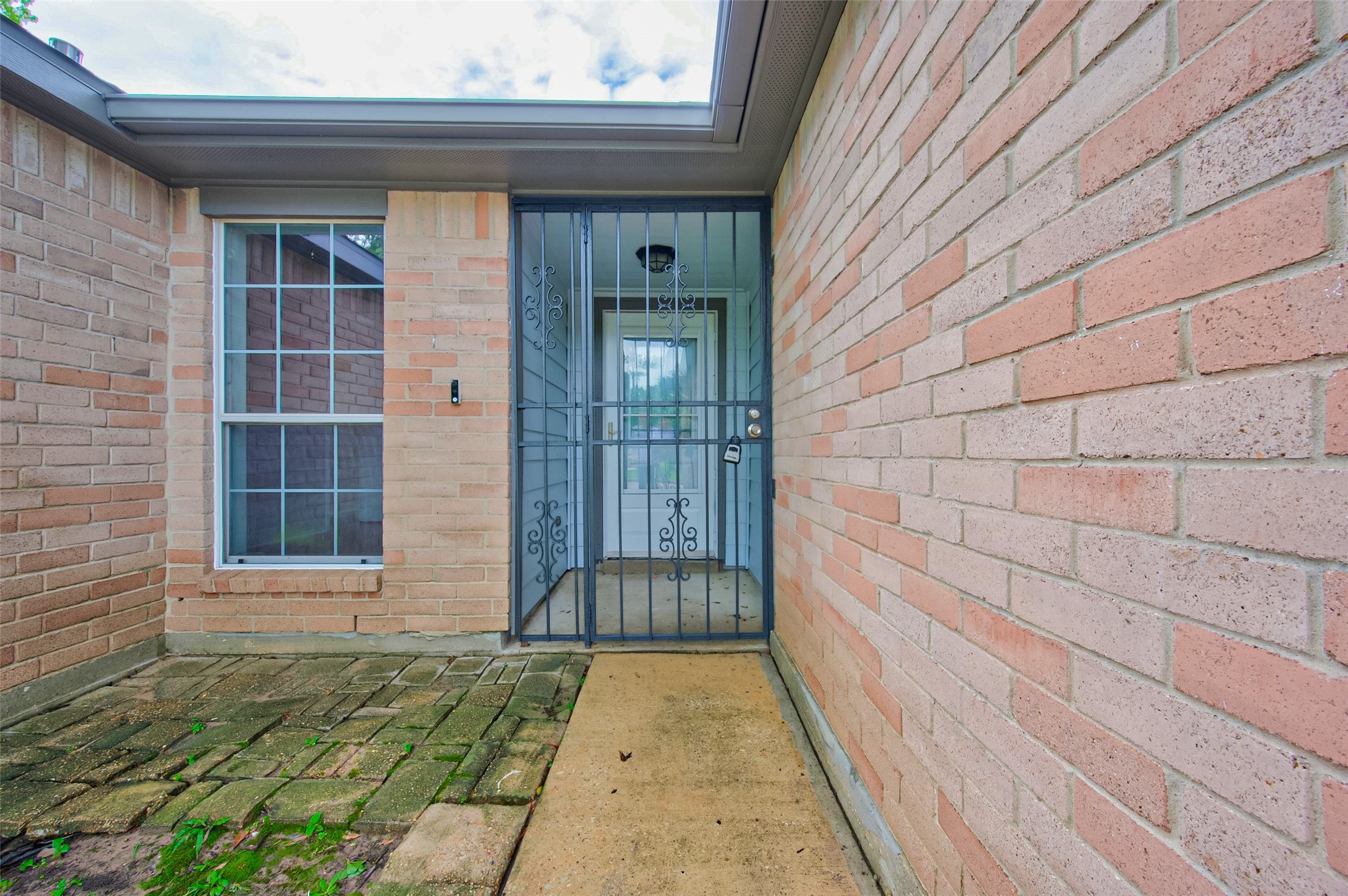 411 North Mist Court Houston, TX 77073 - Photo 3 of 32