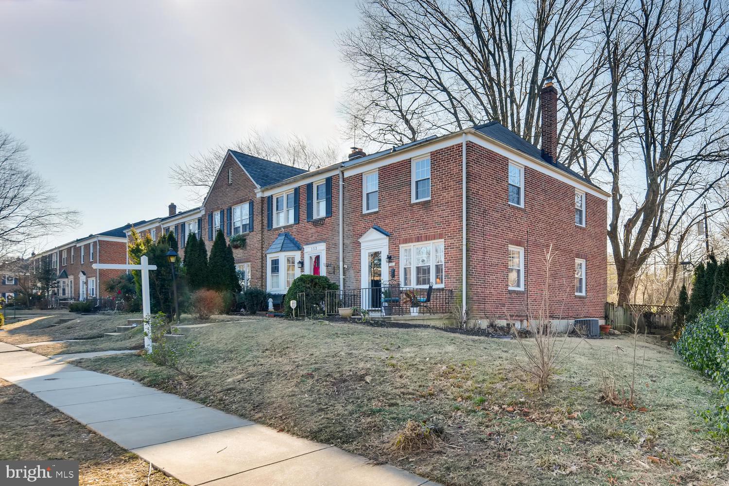 151 Dumbarton Road Baltimore, MD 21212 - Photo 3 of 32 Large corner lot