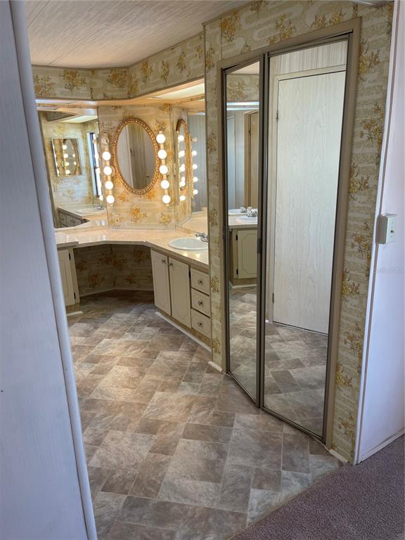 109 Ridge Manor Drive Lake Wales, FL 33853 - Photo 4 of 16 a view of walk in closet