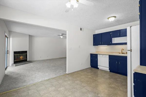 $87,500 | 1916 Tracy Drive, Unit 31, Bloomington, IL 61704