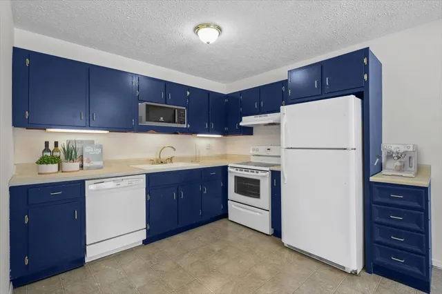 $95,000 | 1916 Tracy Drive, Unit 31, Bloomington, IL 61704