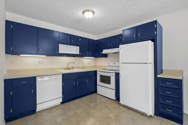 $87,500 | 1916 Tracy Drive, Unit 31, Bloomington, IL 61704