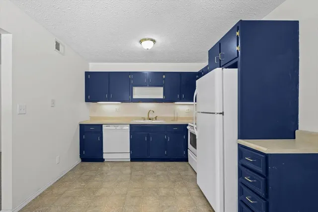 $95,000 | 1916 Tracy Drive, Unit 31, Bloomington, IL 61704