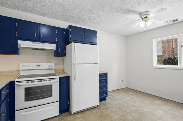 $95,000 | 1916 Tracy Drive, Unit 31, Bloomington, IL 61704