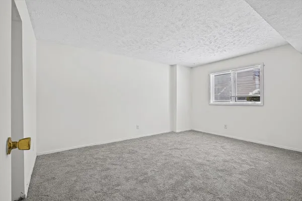 $87,500 | 1916 Tracy Drive, Unit 31, Bloomington, IL 61704