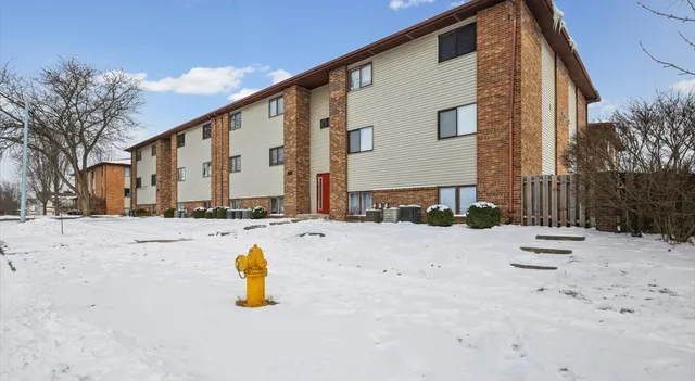 $95,000 | 1916 Tracy Drive, Unit 31, Bloomington, IL 61704