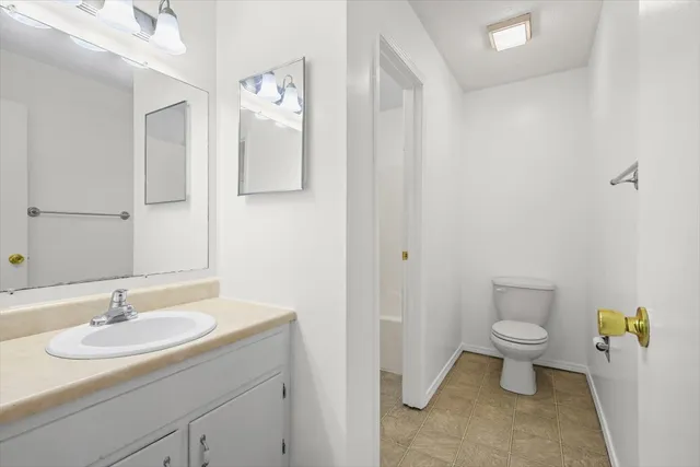 $95,000 | 1916 Tracy Drive, Unit 31, Bloomington, IL 61704