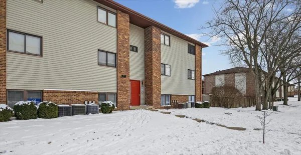 $87,500 | 1916 Tracy Drive, Unit 31, Bloomington, IL 61704
