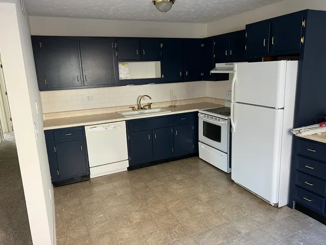 $96,000 | 1916 Tracy Drive, Unit 31, Bloomington, IL 61704