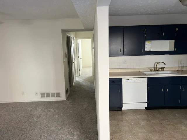 $96,000 | 1916 Tracy Drive, Unit 31, Bloomington, IL 61704