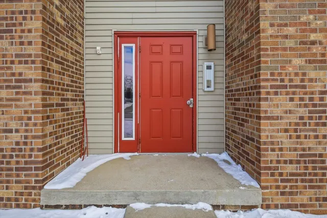 $95,000 | 1916 Tracy Drive, Unit 31, Bloomington, IL 61704