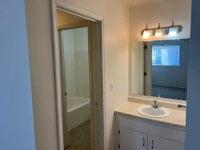 $96,000 | 1916 Tracy Drive, Unit 31, Bloomington, IL 61704