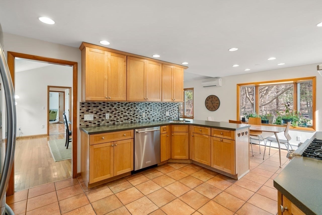 198 River Road Andover, MA 01810 - Photo 9 of 26 Gallery Image 9
