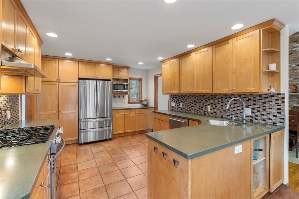 198 River Road Andover, MA 01810 - Photo 10 of 26 Gallery Image 10