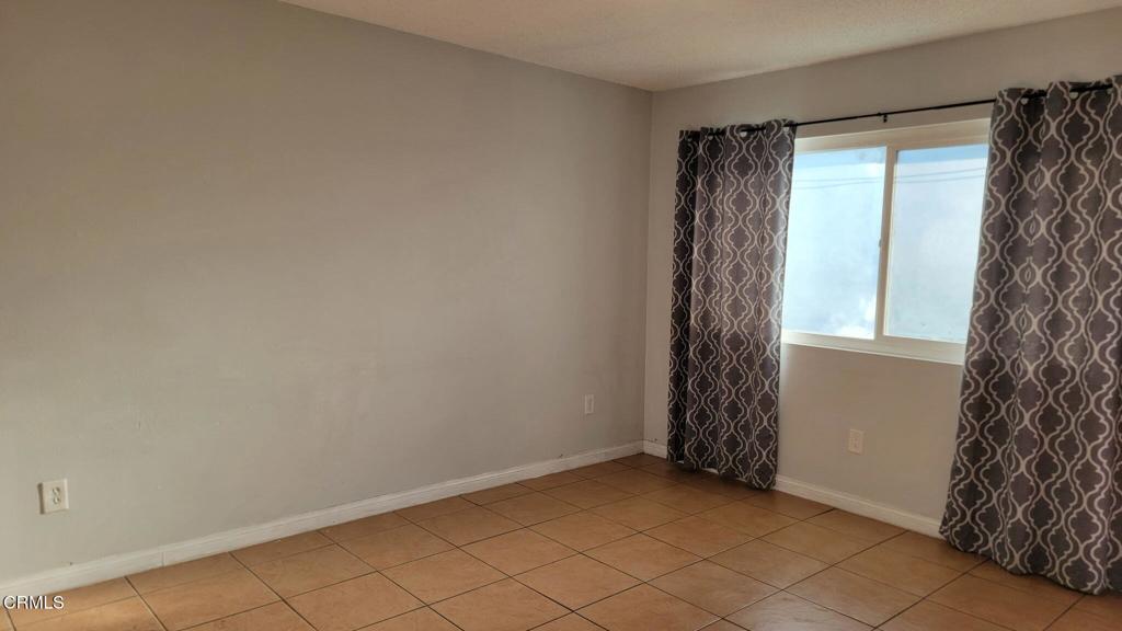 153 West Cascade Drive, Unit D Rialto, CA 92376 - Photo 11 of 15 7362778310533907851