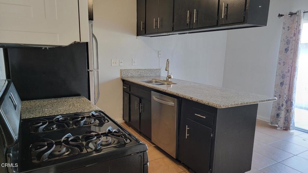 153 West Cascade Drive, Unit D Rialto, CA 92376 - Photo 3 of 15 Resized(1752469278631)_Resized_20240911_