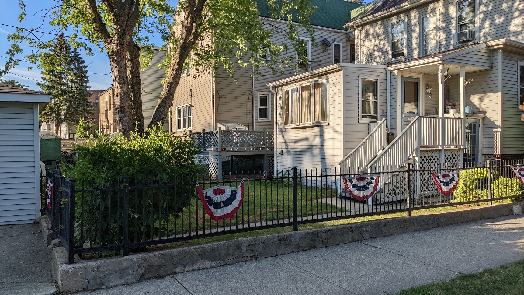 3902 North Hamilton Avenue Chicago, IL 60618 - Photo 3 of 24 a sign on the side of a building