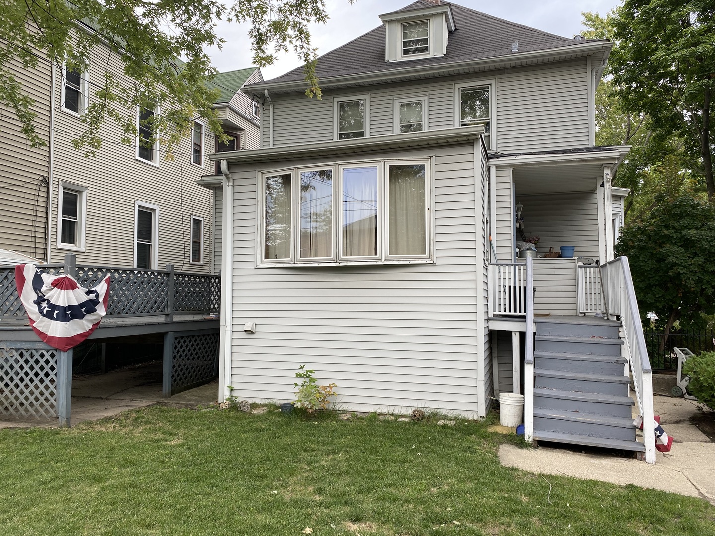 3902 North Hamilton Avenue Chicago, IL 60618 - Photo 4 of 24 a view of a house with a yard