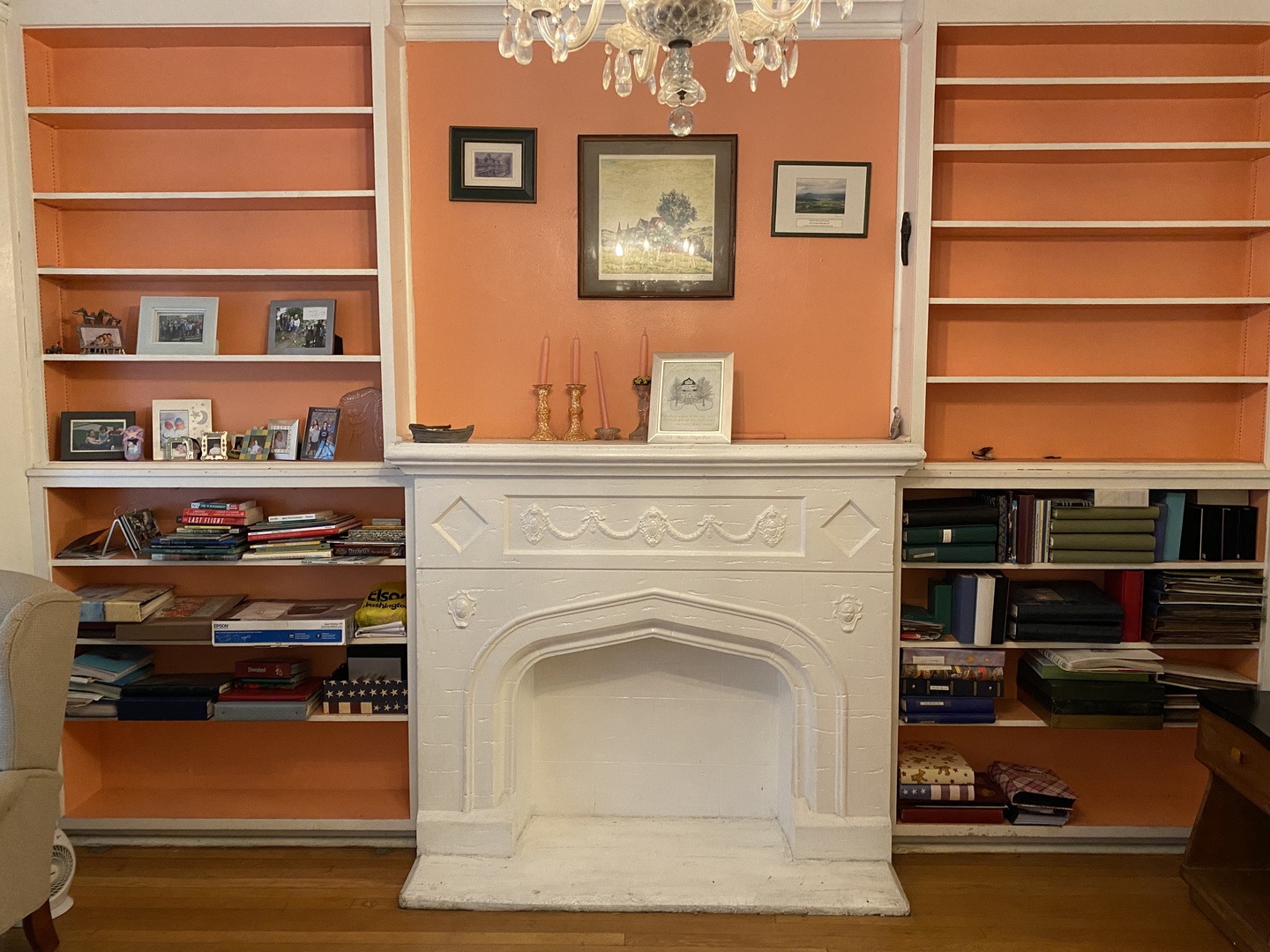 3902 North Hamilton Avenue Chicago, IL 60618 - Photo 5 of 24 a view of a livingroom with shelves