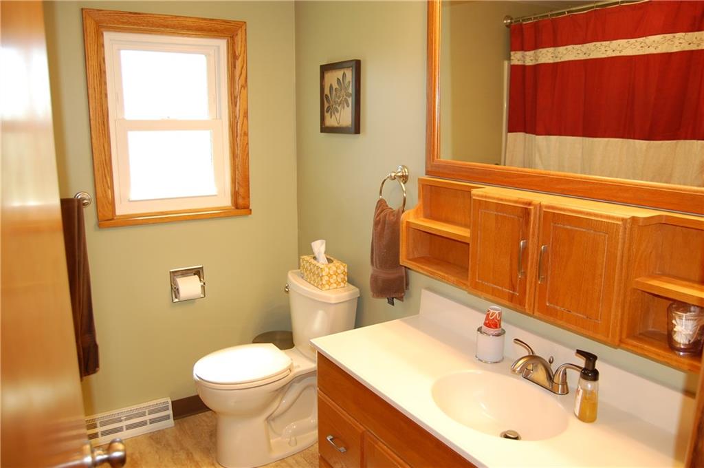 127 Cranberry Road Grove City, PA 16127 - Photo 12 of 17 Main Bathroom
