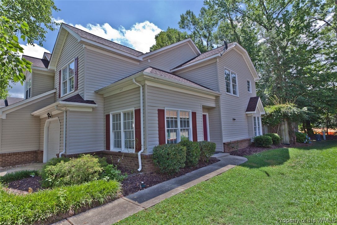 127 Rustling Oak Ridge Yorktown, VA 23692 - Photo 3 of 22 Gallery Image 3