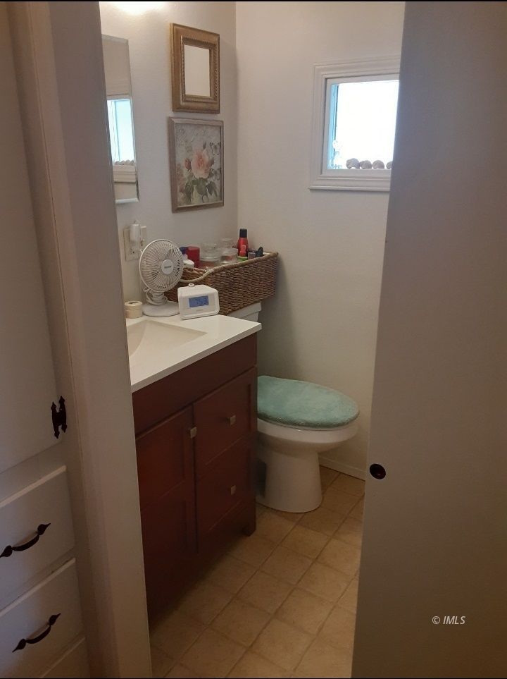 2371 Edinburgh Avenue Bishop, CA 93514 - Photo 8 of 12 Bathroom