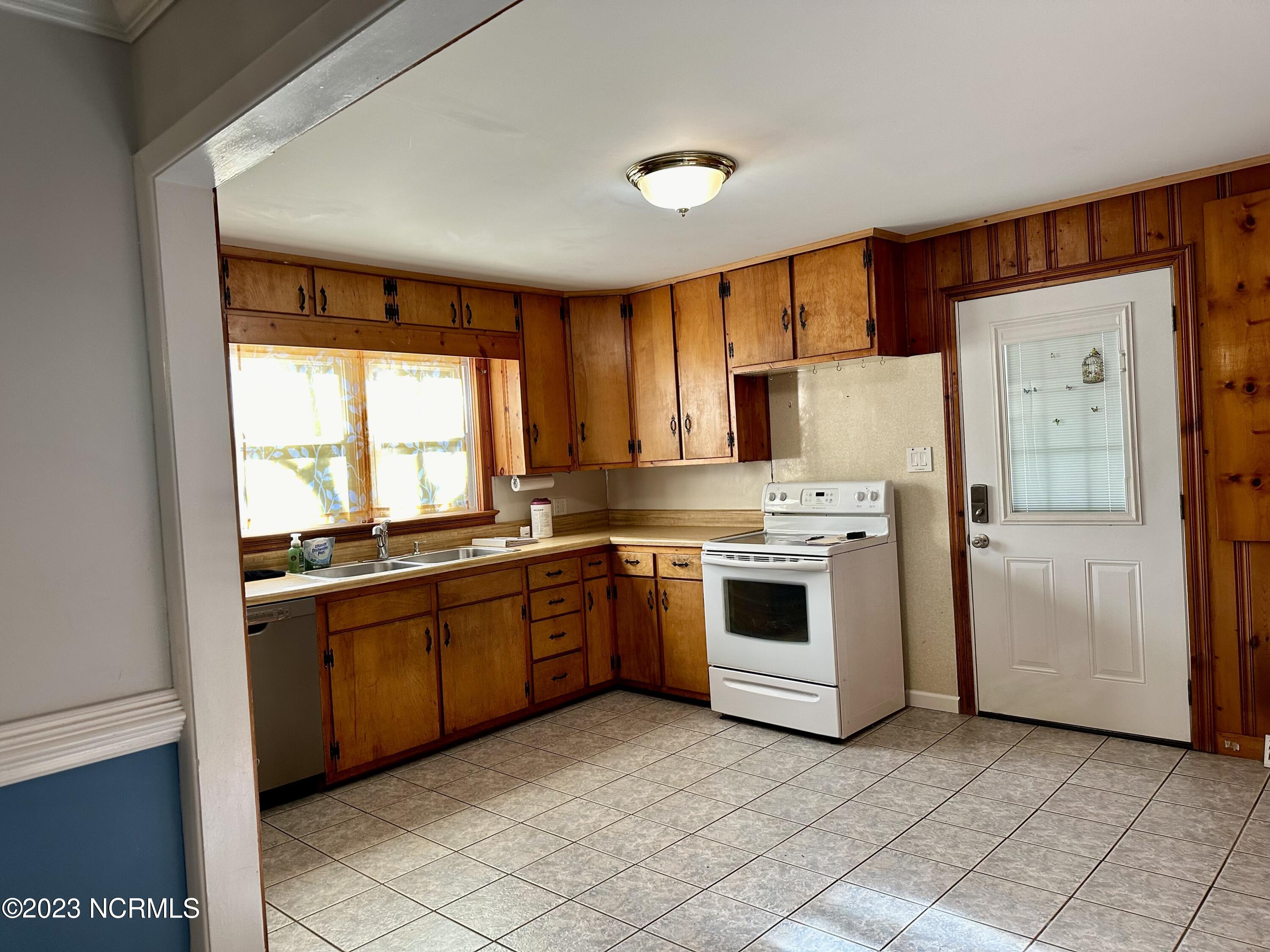 119 Cemetery Road Candor, NC 27229 - Photo 7 of 26 kitchen