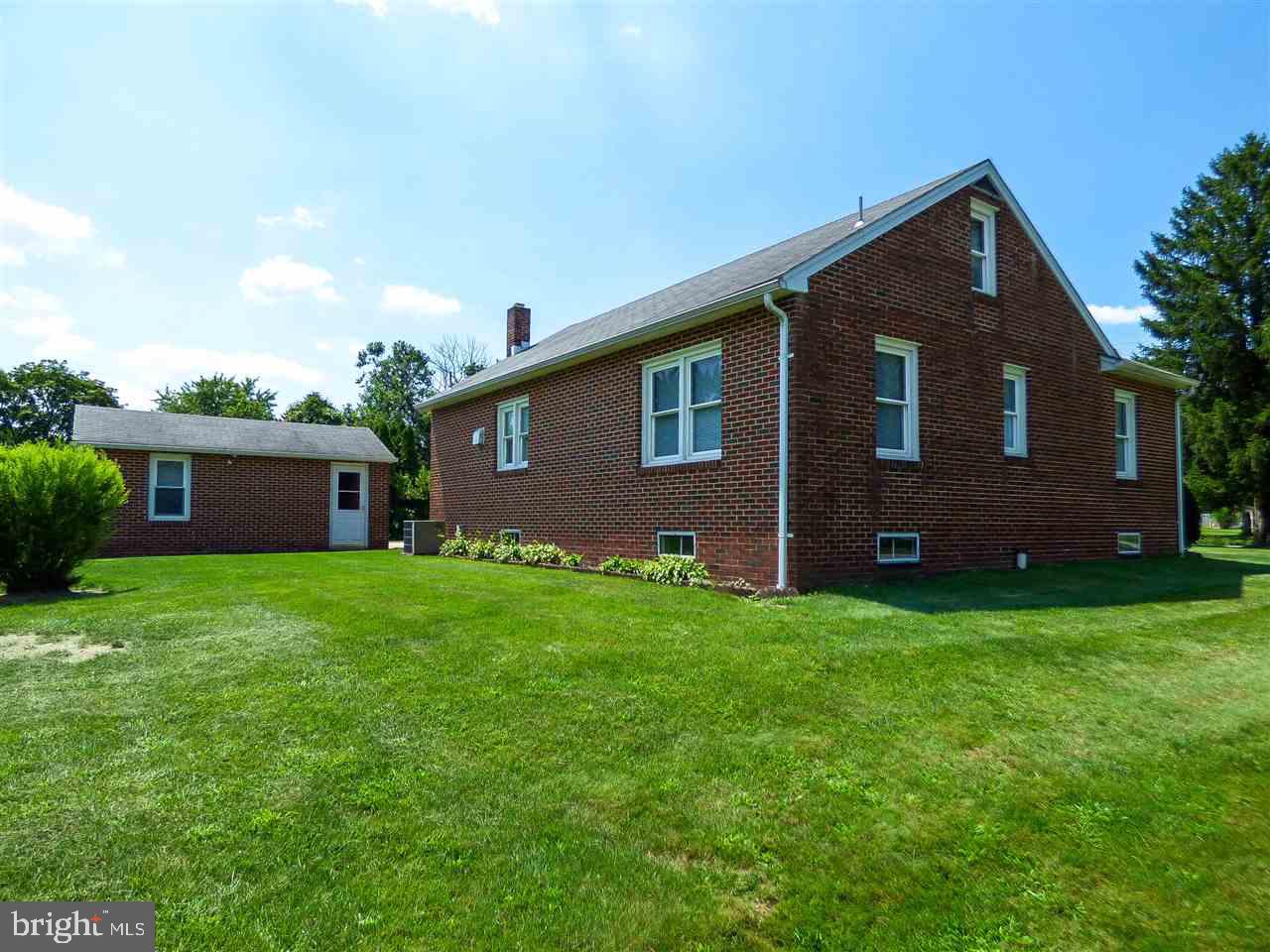 15 Cloverleaf Road York, PA 17406 - Photo 5 of 36