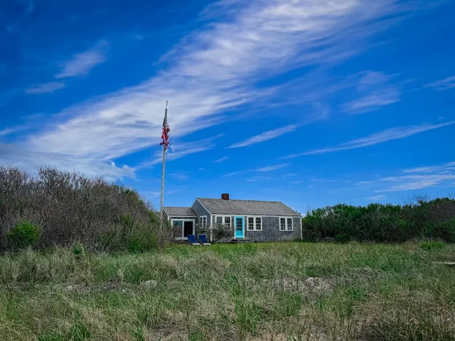 $5,750,000 | 26 North Cambridge Street, Nantucket, MA 02554
