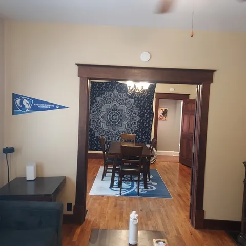 a view of a house with backyard and garden