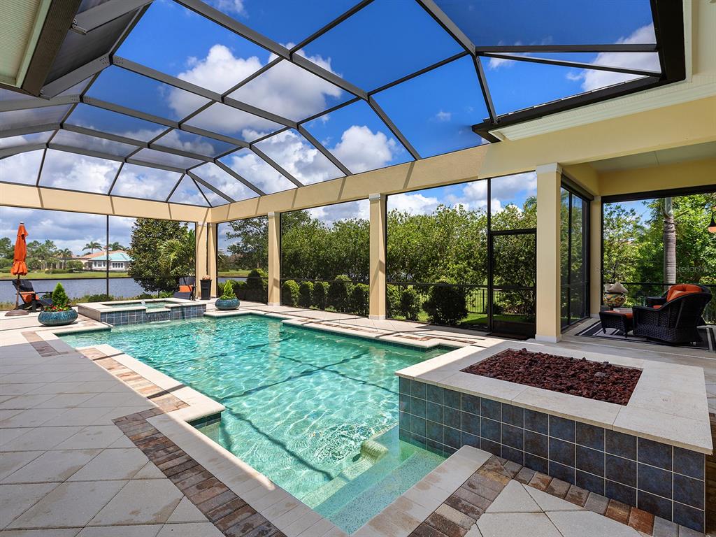 16336 Daysailor Trail Lakewood Ranch, FL 34202 - Photo 60 of 88 a view of a backyard with sitting area