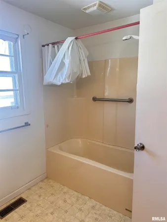 $84,900 | 115 East Avenue, Anna, IL 62906