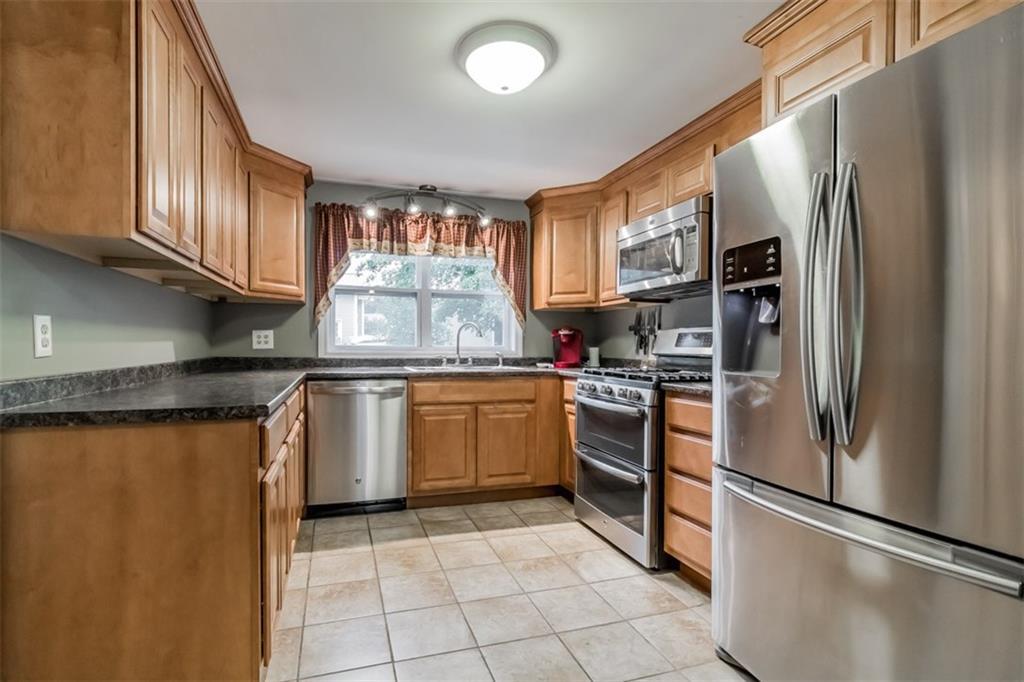 5 Pinewood Drive Cumberland Center, ME 04021 - Photo 7 of 35 Beautiful stainless steel appliances!