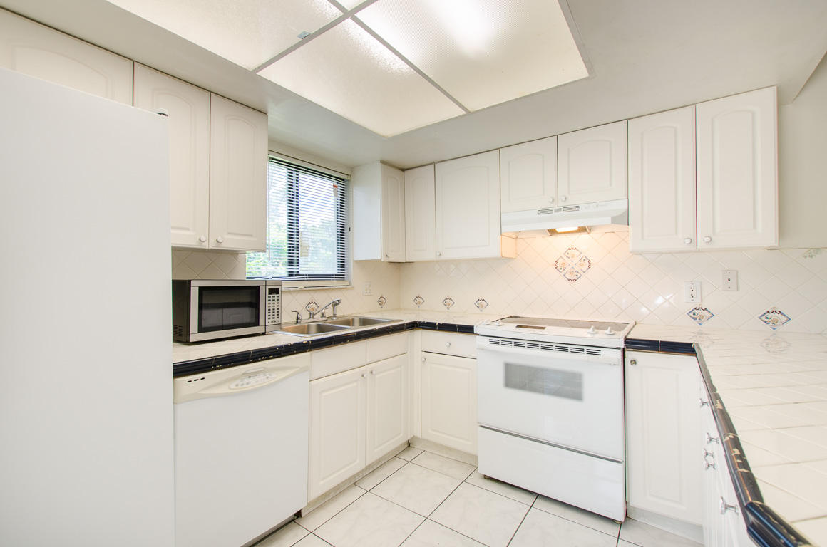 2964 Kirk Road Lake Worth, FL 33461 - Photo 2 of 22 Kitchen