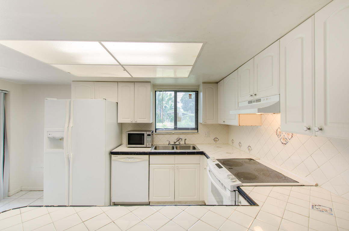 2964 Kirk Road Lake Worth, FL 33461 - Photo 3 of 22 Kitchen