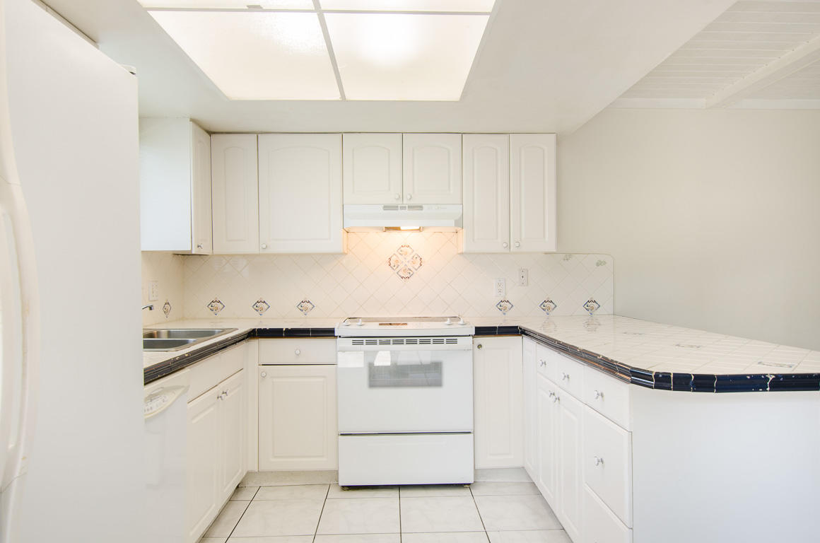 2964 Kirk Road Lake Worth, FL 33461 - Photo 4 of 22 Kitchen