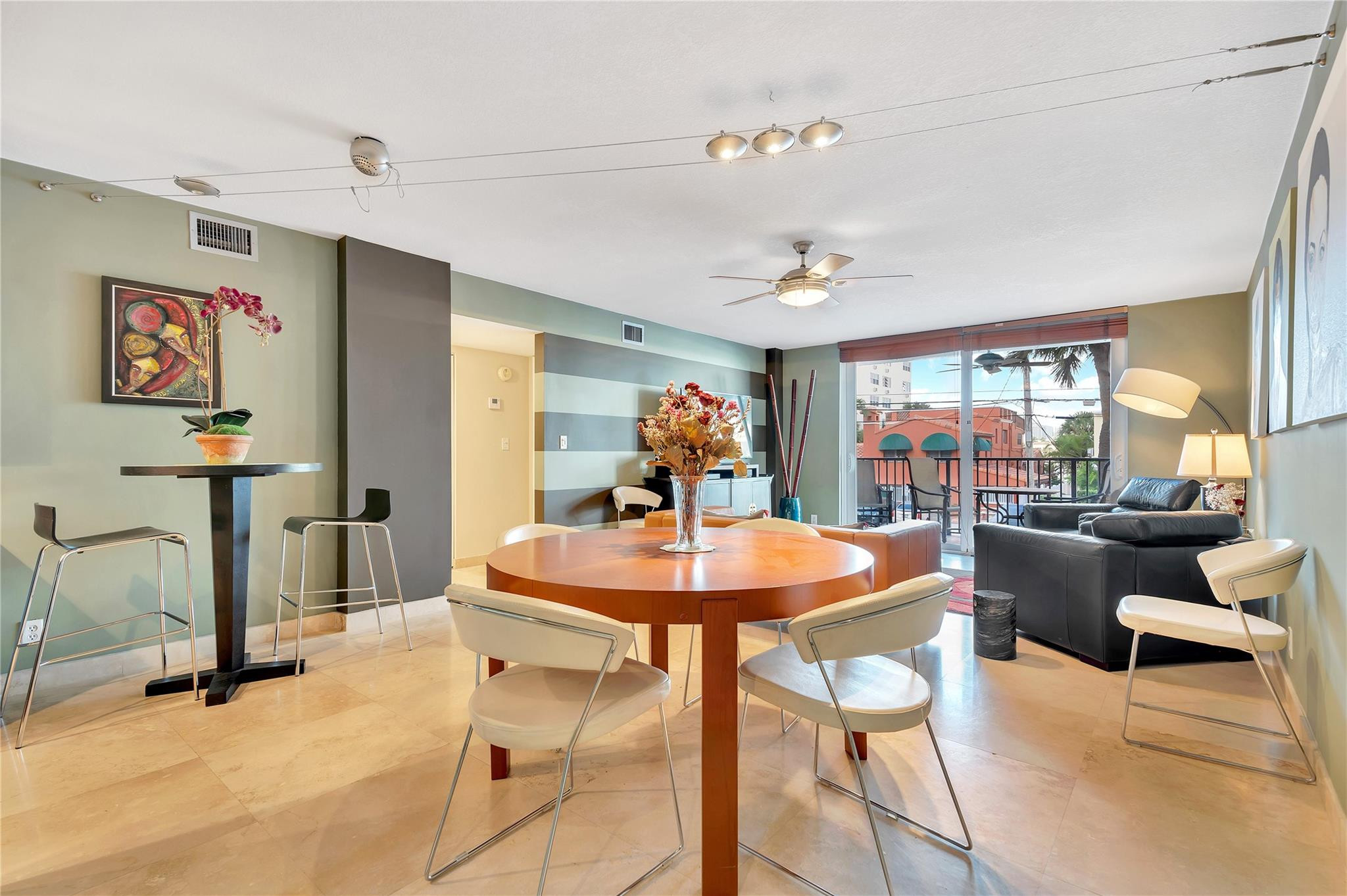 112 North Birch Road, Unit 202 Fort Lauderdale, FL 33304 - Photo 3 of 18 Photo 3