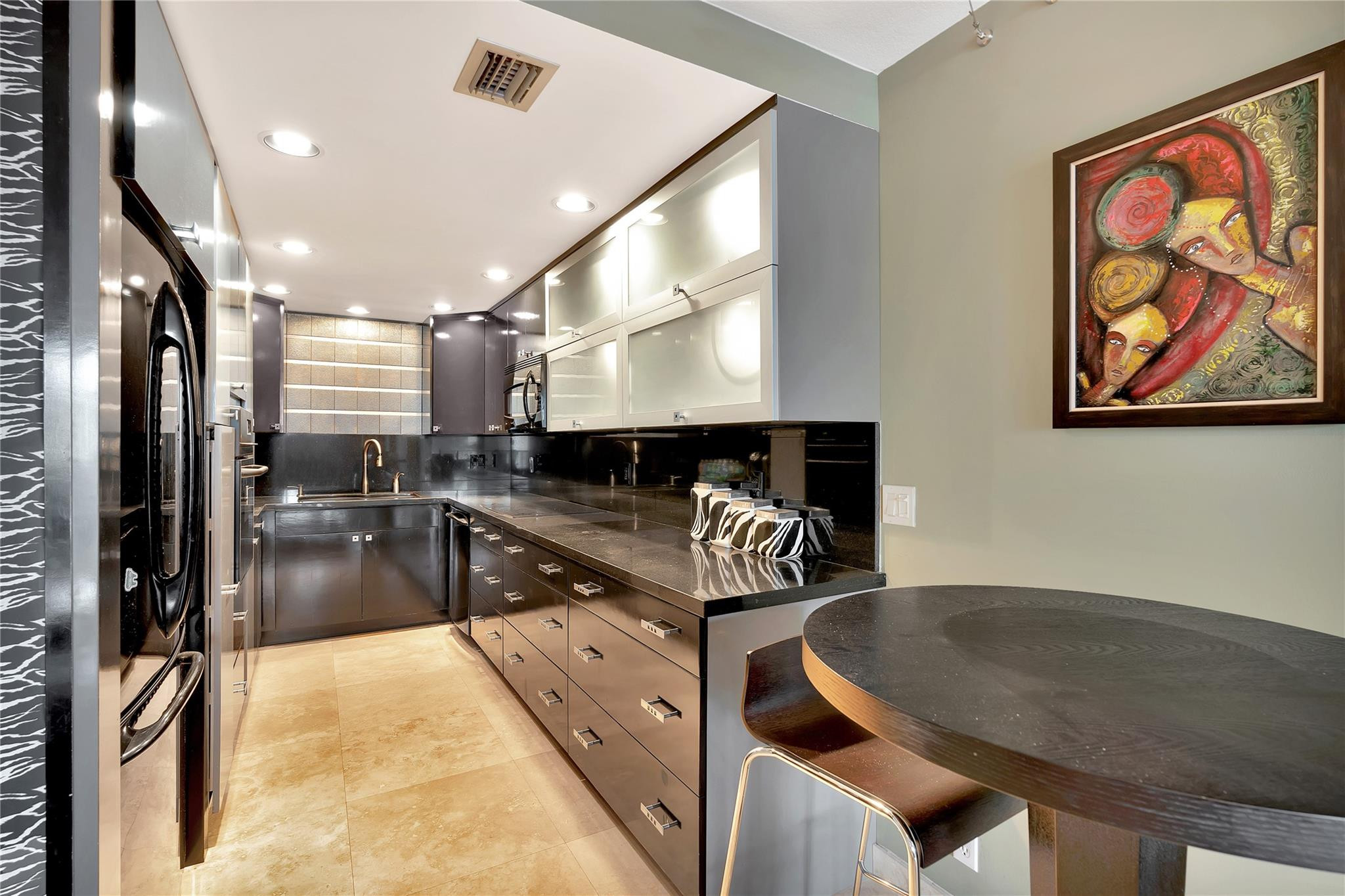 112 North Birch Road, Unit 202 Fort Lauderdale, FL 33304 - Photo 7 of 18 Photo 7