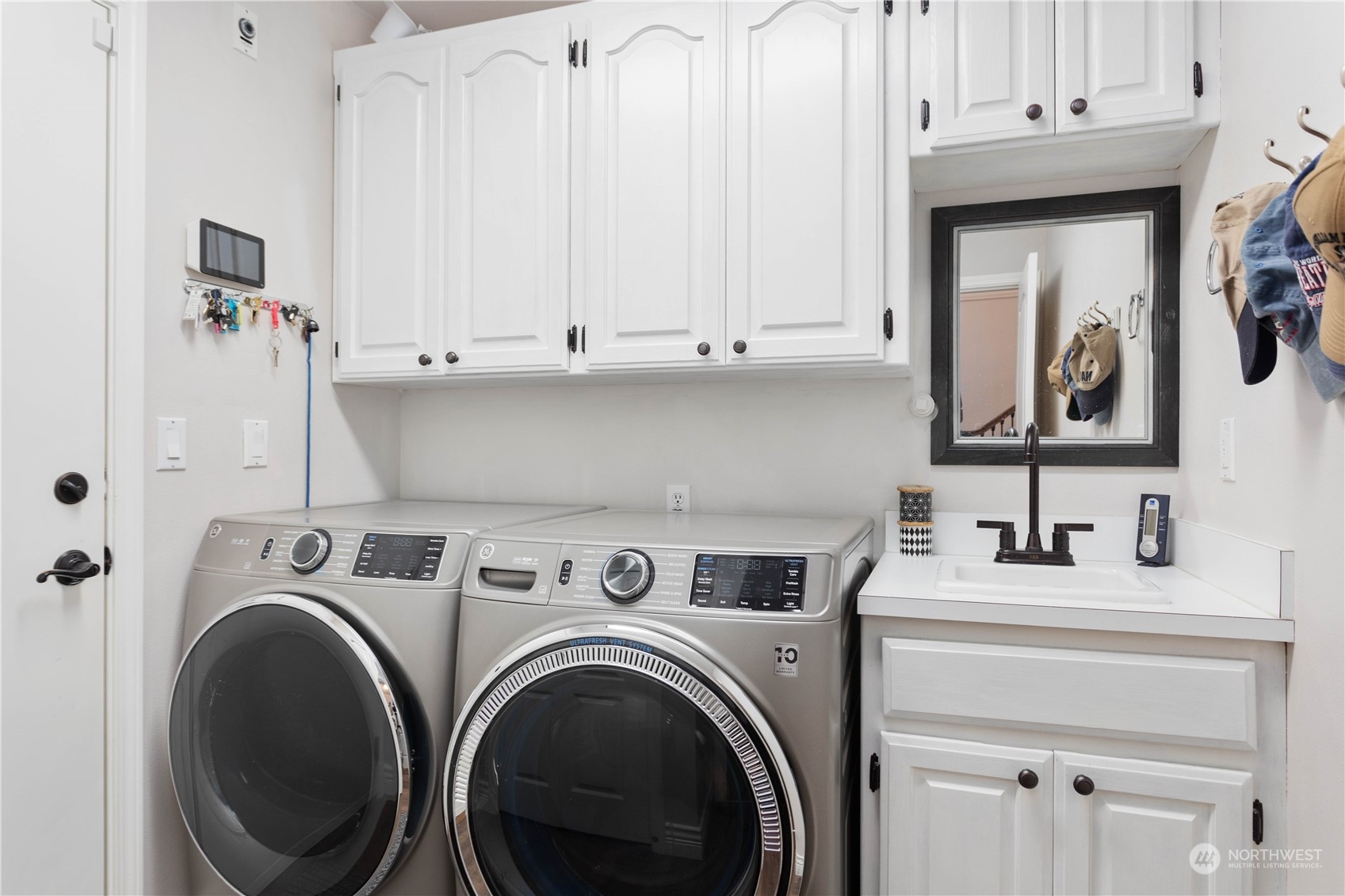 212 Springview Drive Lynden, WA 98264 - Photo 30 of 40 a utility room with dryer and washer