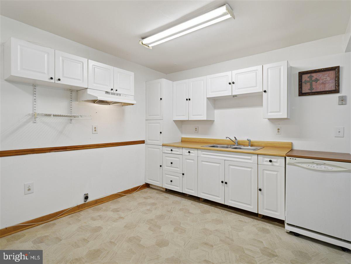 2915 Fry Road Jefferson, MD 21755 - Photo 29 of 61 Lower Level In-Law Suite