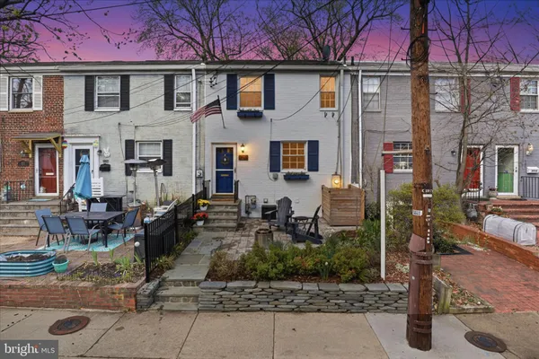 $3,700 | 2928 Landover Street, Alexandria, VA 22305