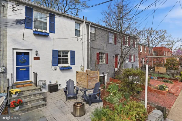 $3,700 | 2928 Landover Street, Alexandria, VA 22305