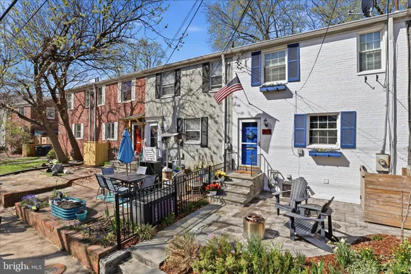 $3,700 | 2928 Landover Street, Alexandria, VA 22305
