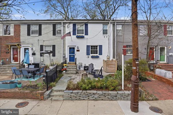 $3,700 | 2928 Landover Street, Alexandria, VA 22305