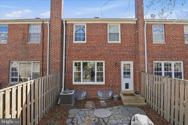 $3,700 | 2928 Landover Street, Alexandria, VA 22305
