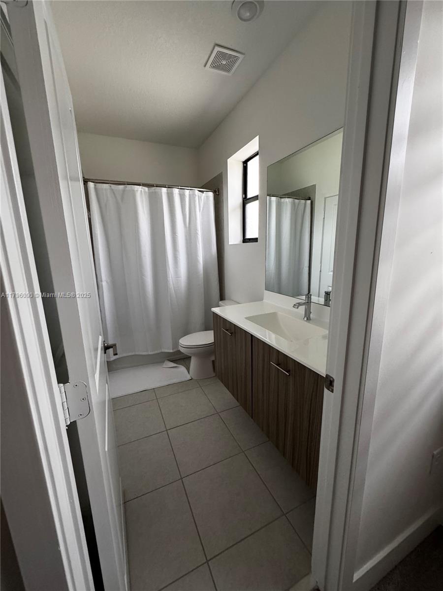 4409 Southwest 173rd Avenue Miramar, FL 33029 - Photo 27 of 38 a bathroom with sink a mirror a bathtub and shower