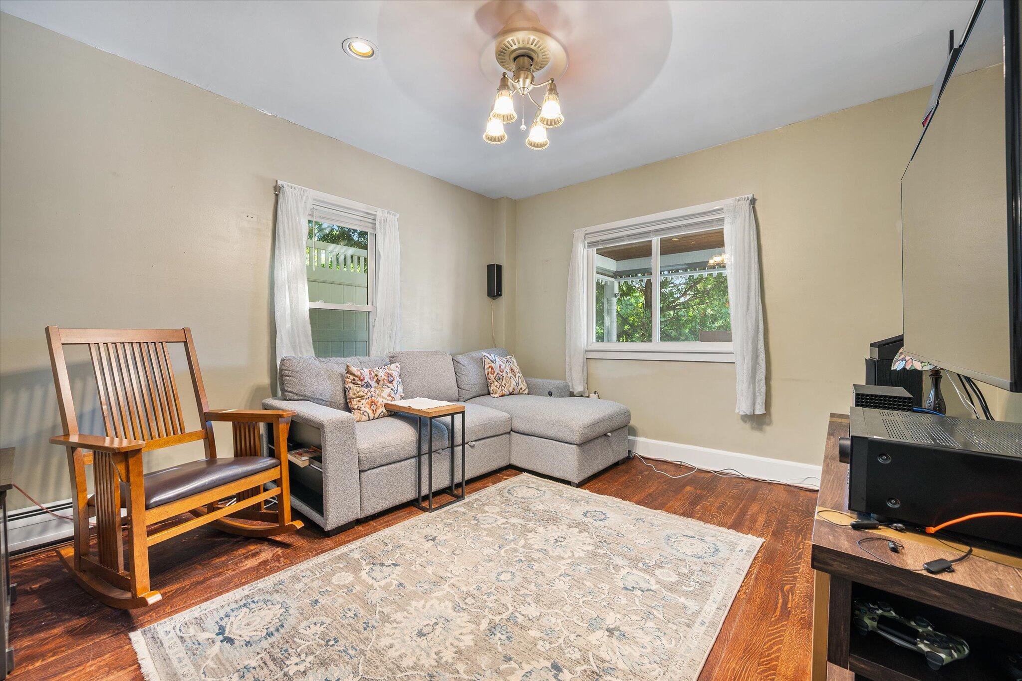 327 French Street Bangor, ME 04401 - Photo 15 of 43 15-Living Room